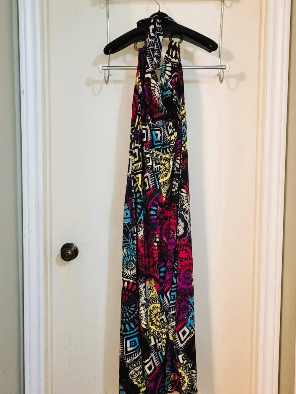 Elegant & colorful Jersey Halter Maxi Dress - Picture 4 of 8